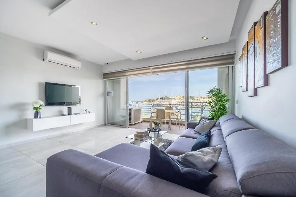 Large & Modern 3Br Seafront Apartment With Large Balcony - Close To Saint Julian'S, Sliema, & Manoel Island Gzira
