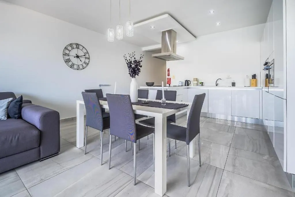 Large & Modern 3Br Seafront Apartment With Large Balcony - Close To Saint Julian'S, Sliema, & Manoel Island Gzira Malta