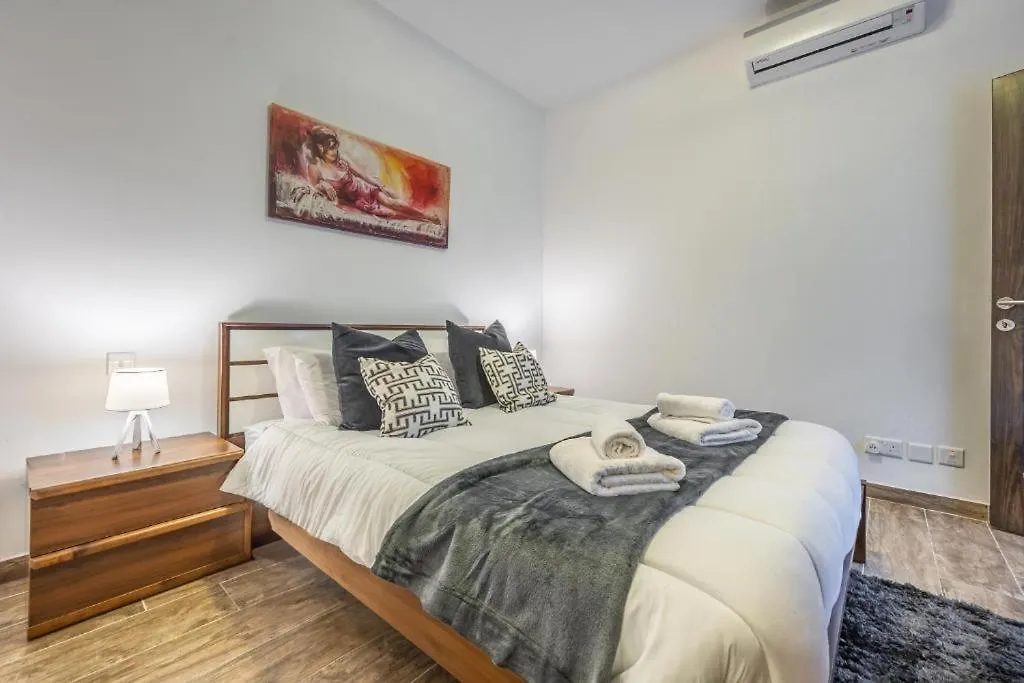 Large & Modern 3Br Seafront Apartment With Large Balcony - Close To Saint Julian'S, Sliema, & Manoel Island Gzira