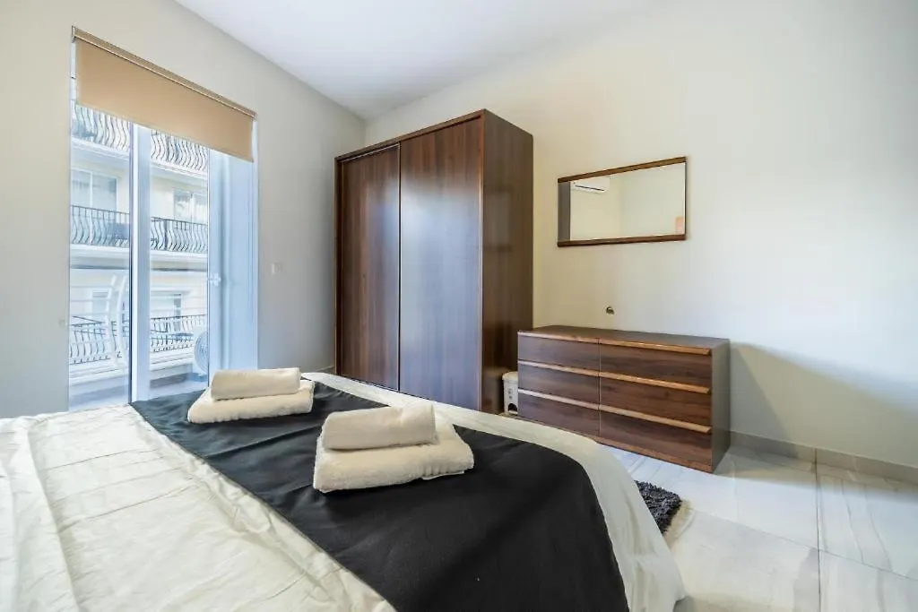 Large & Modern 3Br Seafront Apartment With Large Balcony - Close To Saint Julian'S, Sliema, & Manoel Island Gzira