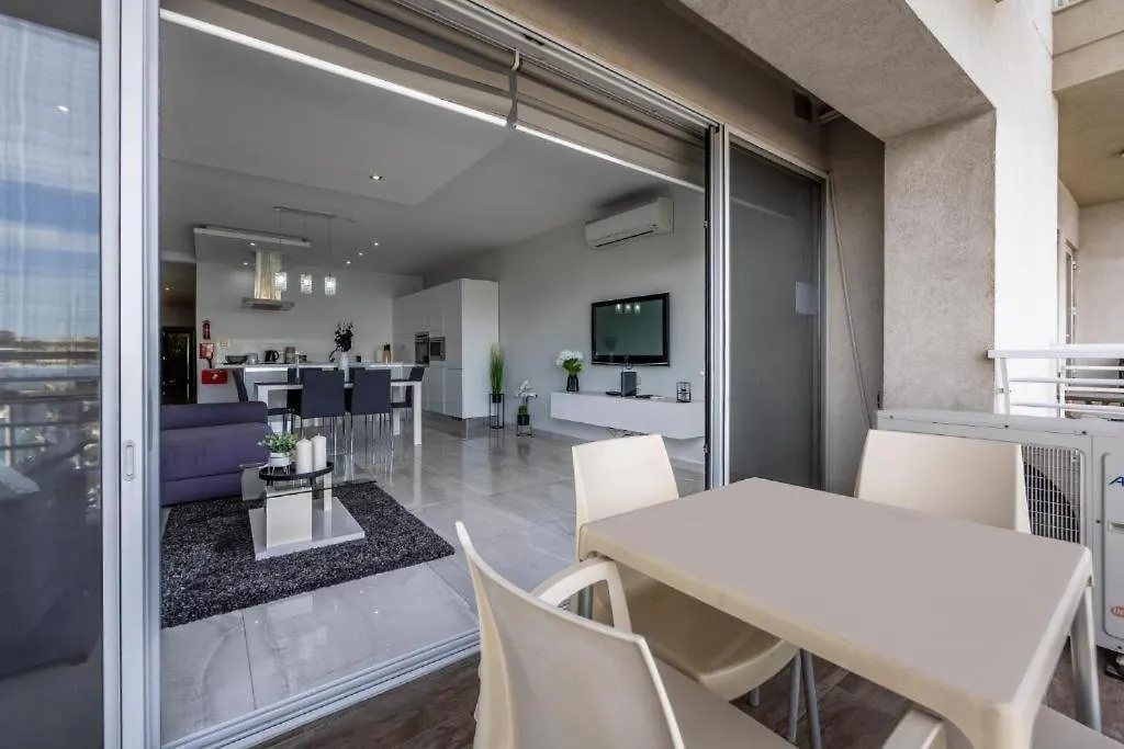 Large & Modern 3Br Seafront Apartment With Large Balcony - Close To Saint Julian'S, Sliema, & Manoel Island Gzira